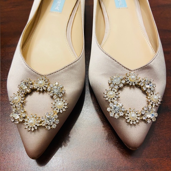 Betsey Johnson Satin Brooch Diana Point Toe Flats - Picture 3 of 8